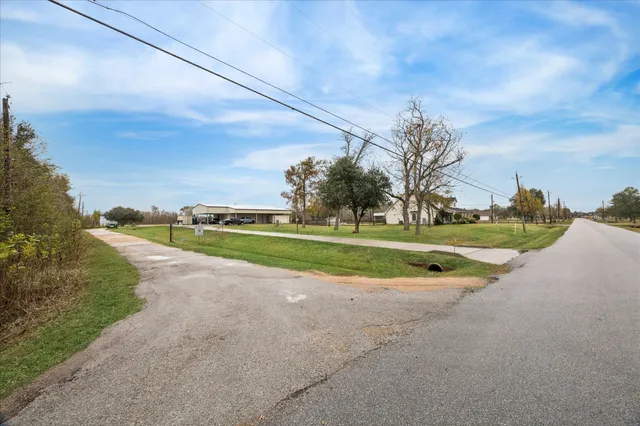$5,500 | 18126 County Road 125, Pearland, TX 77581