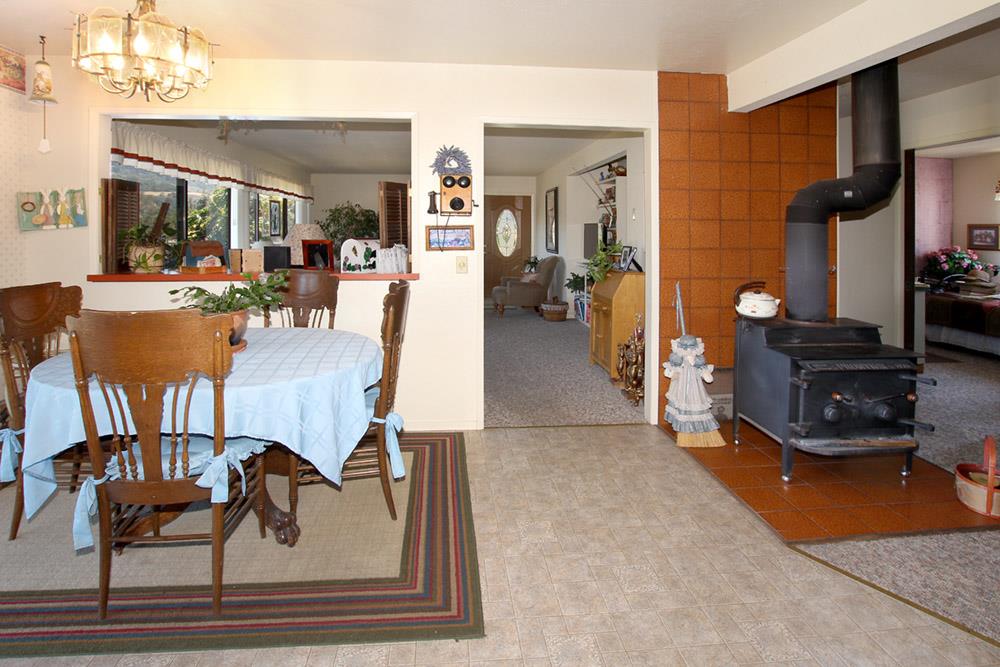 53 Valley View Road Watsonville, CA 95076 - Photo 4 of 38 a living room with furniture