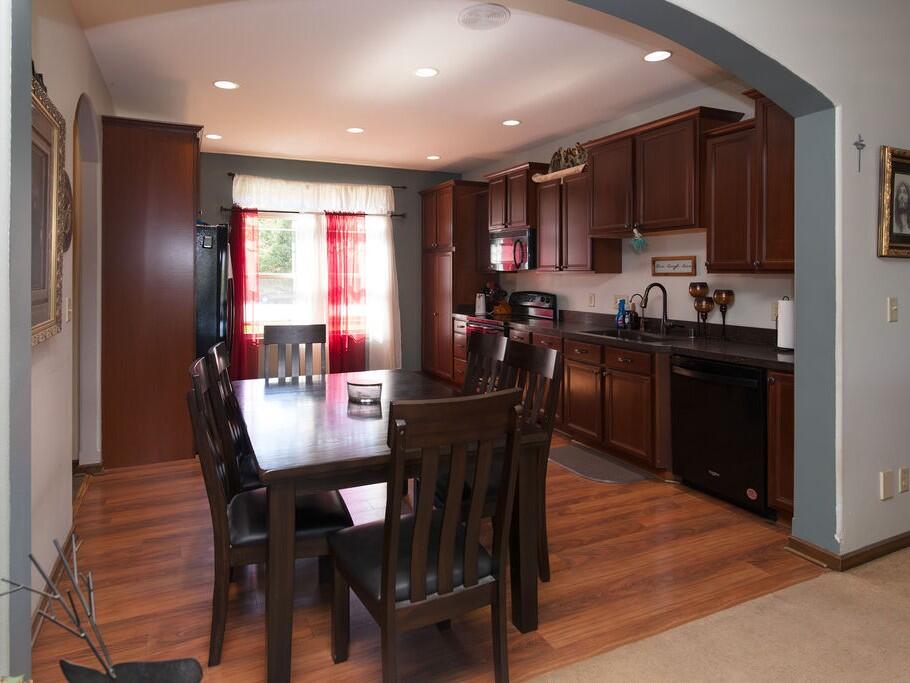N5194 Blue Valley Road Herman, WI 53027 - Photo 48 of 61 Dining & Kitchen