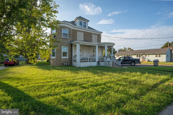 $339,999 | 402 Billingsport Road, Paulsboro, NJ 08066