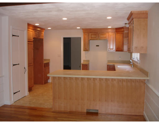 14 Plain Road Westford, MA 01886 - Photo 4 of 22 Gallery Image 4