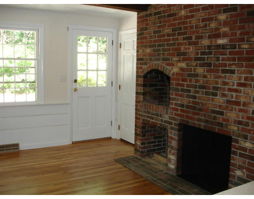 14 Plain Road Westford, MA 01886 - Photo 5 of 22 Gallery Image 5