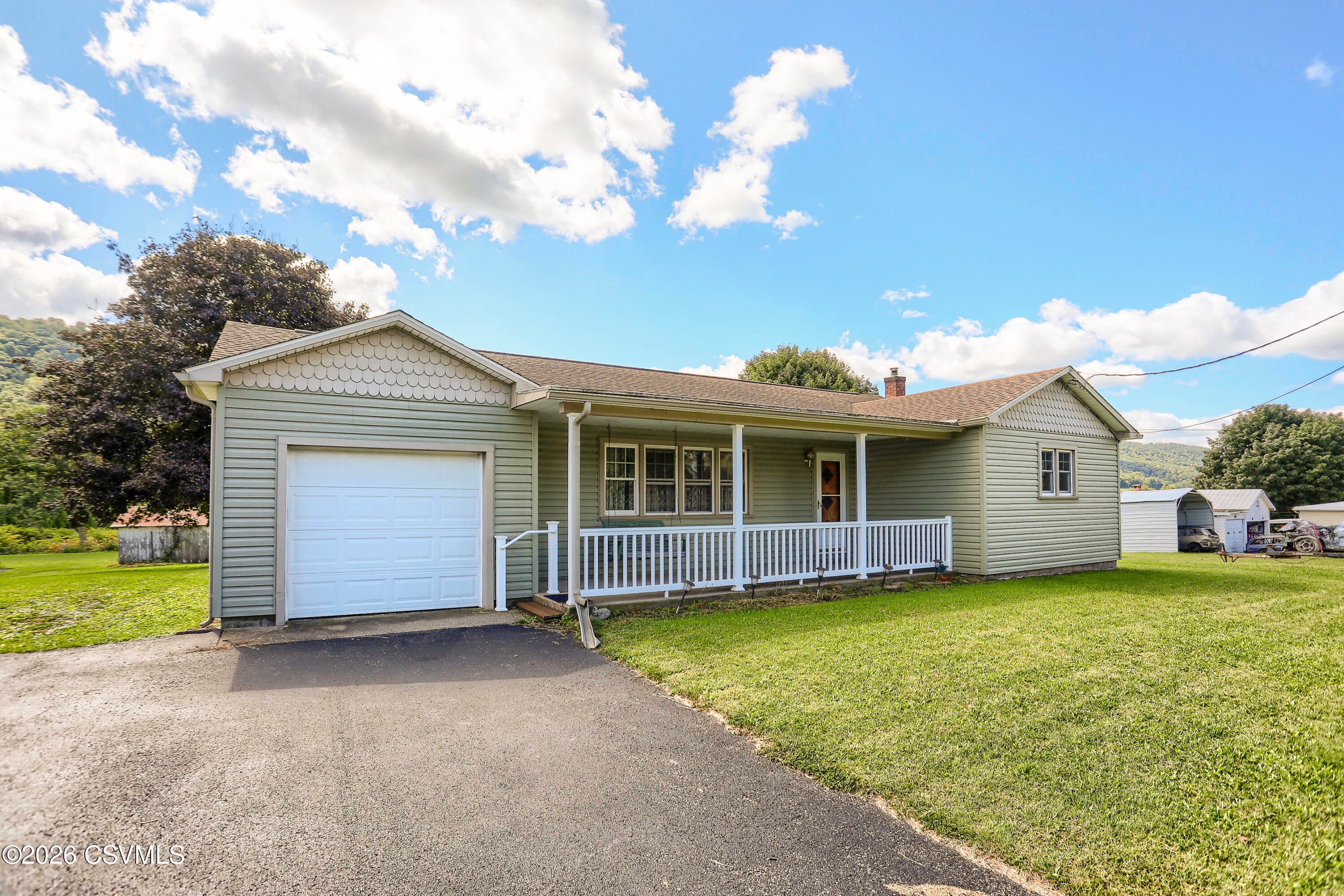 1647 Ridge Road Klingerstown, PA 17941 - Photo 4 of 33 Gallery Image 4