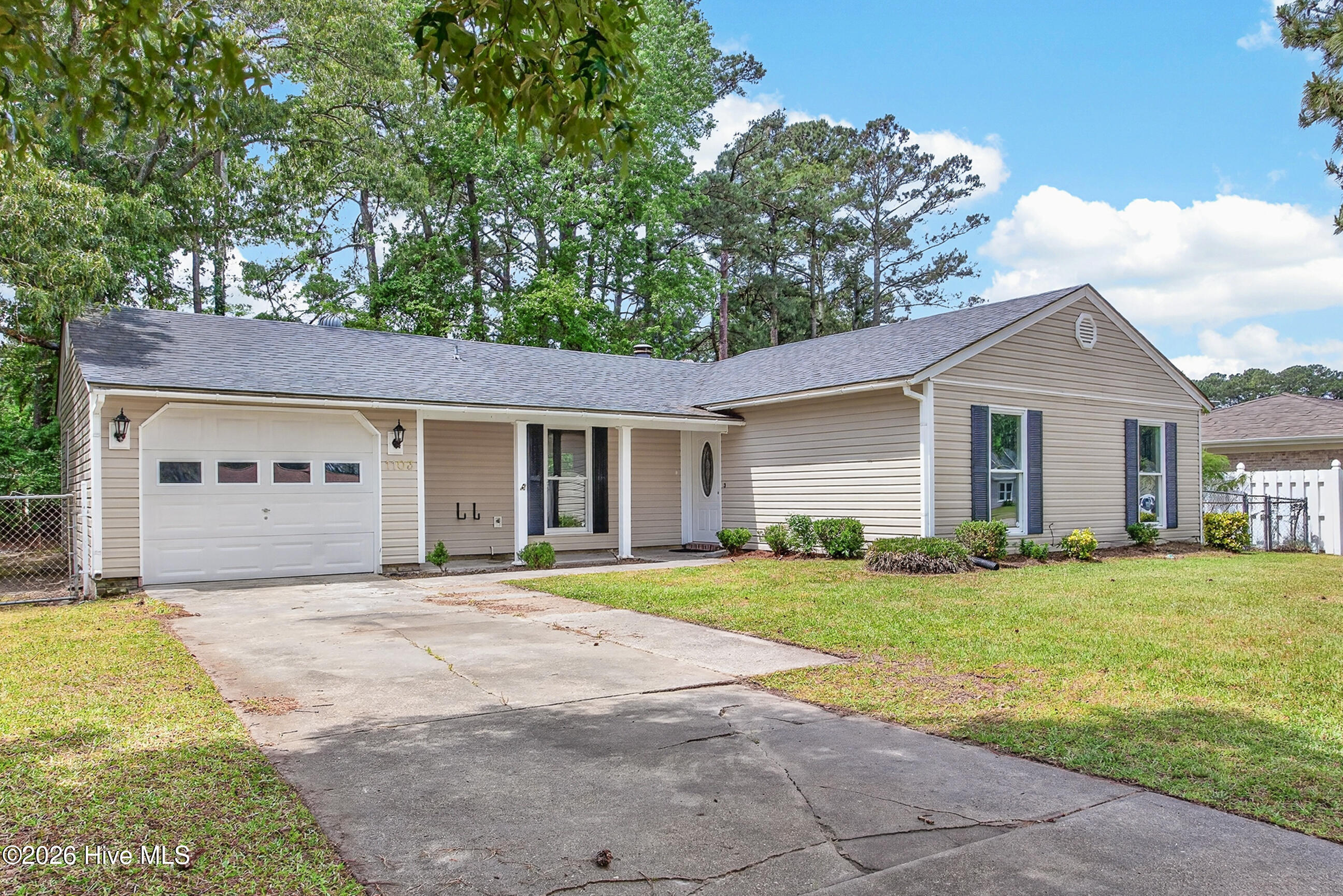 1103 Brynn Marr Road Jacksonville, NC 28546 - Photo 2 of 32 01-4
