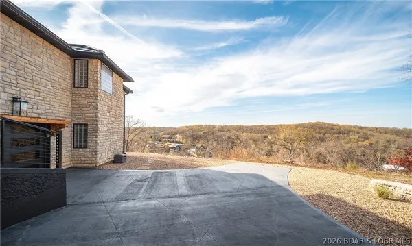 $840,000 | 674 Lazy Days Road, Osage Beach, MO 65065