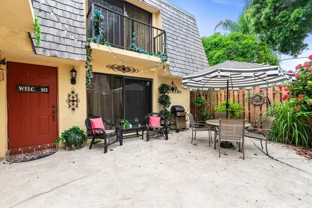 a view of an outdoor space