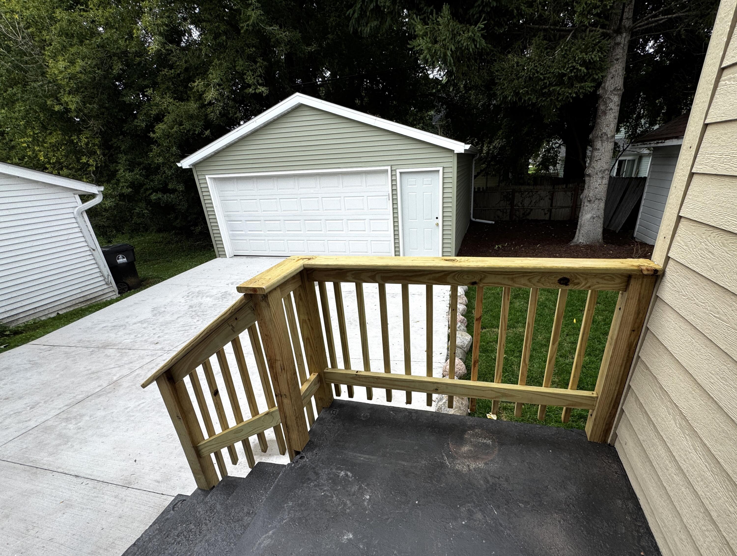 924 Wisconsin Avenue Racine, WI 53403 - Photo 30 of 32 Back Porch