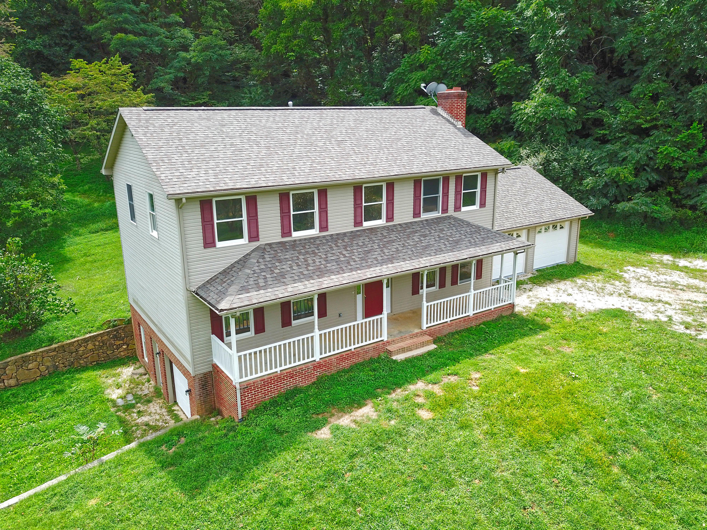 2271 Country Club Road Troutville, VA 24175 - Photo 2 of 28 2 Front 2