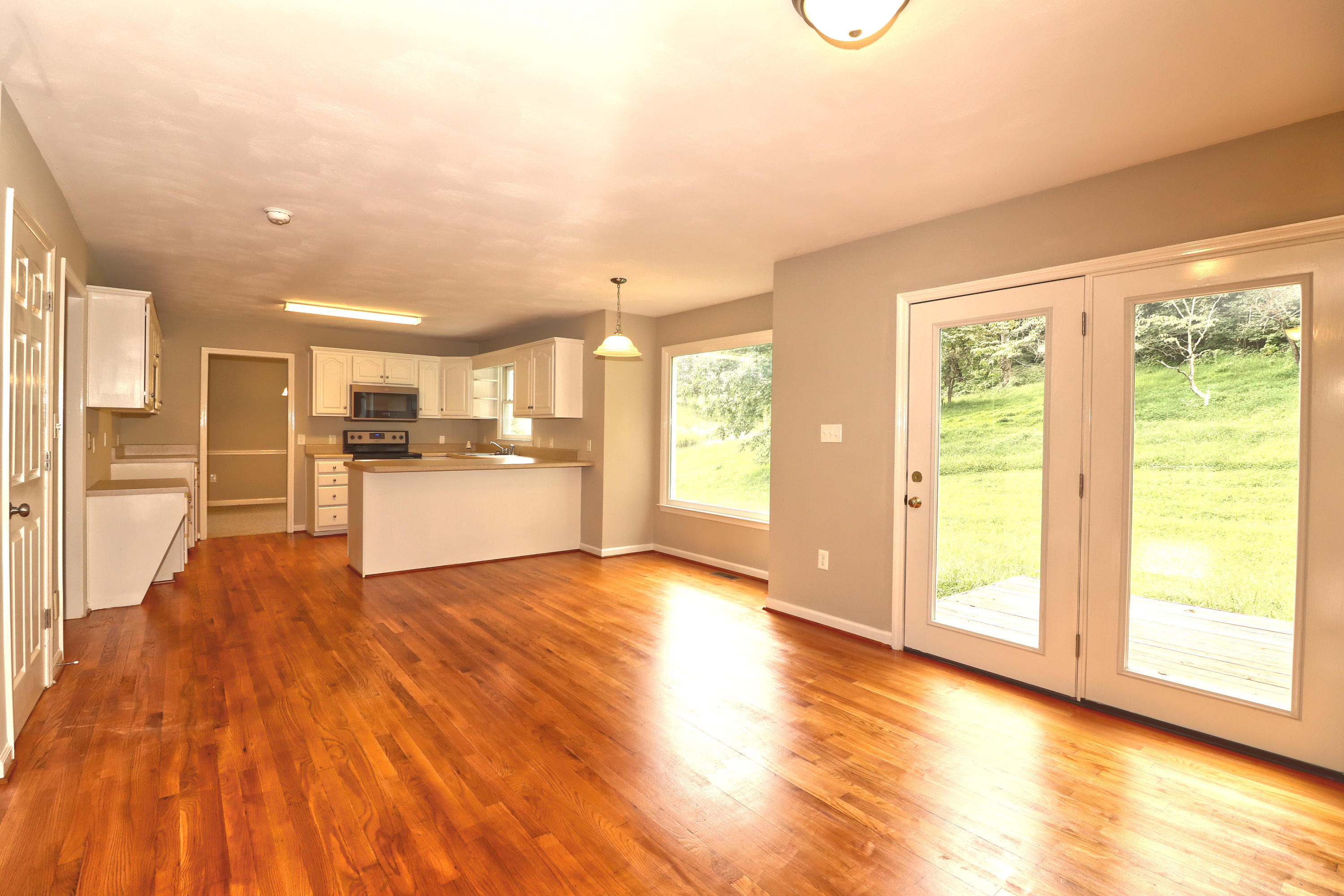2271 Country Club Road Troutville, VA 24175 - Photo 15 of 28 15 LR 2