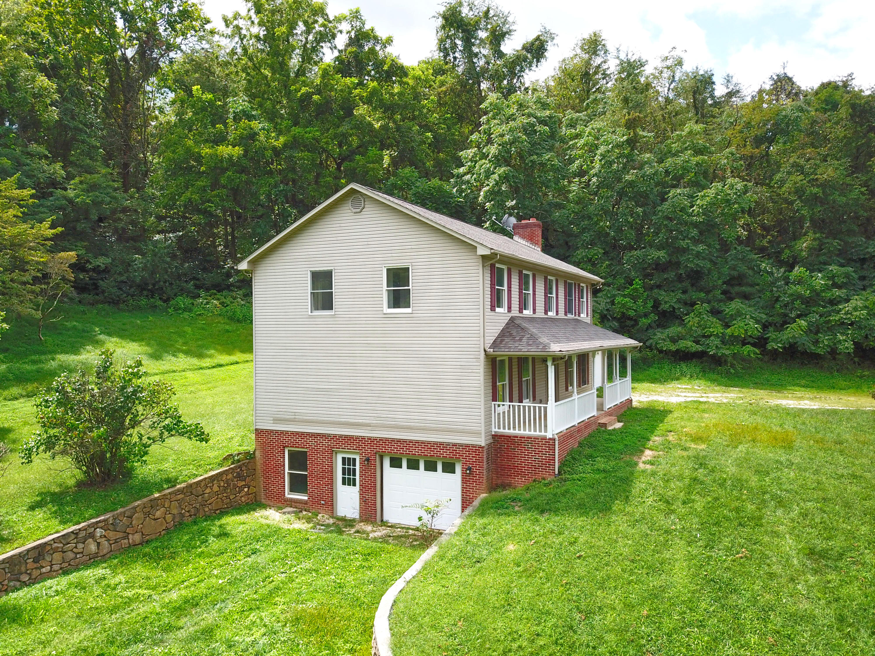 2271 Country Club Road Troutville, VA 24175 - Photo 3 of 28 3 Side 1