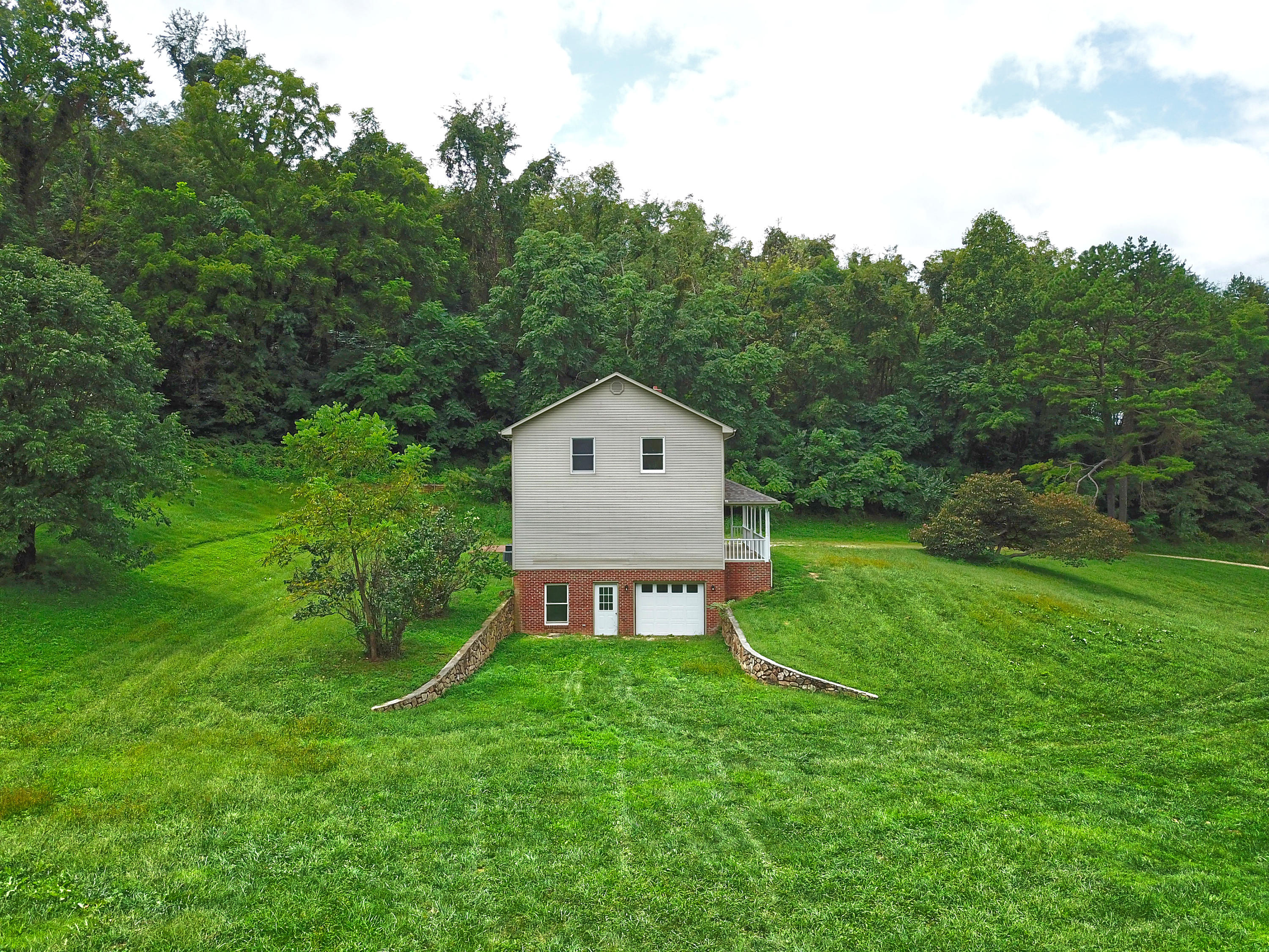 2271 Country Club Road Troutville, VA 24175 - Photo 4 of 28 4 Side 2