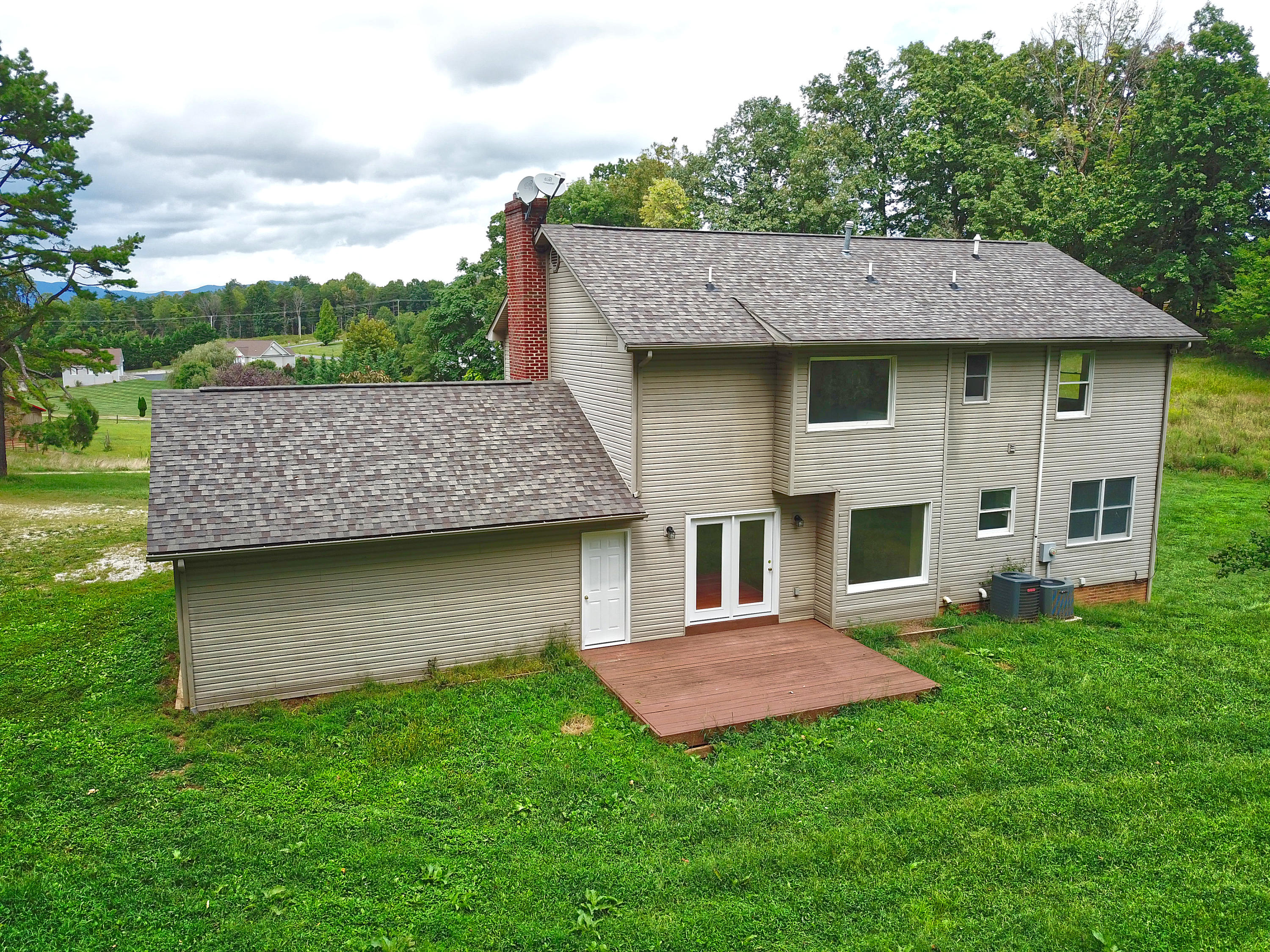 2271 Country Club Road Troutville, VA 24175 - Photo 6 of 28 6 Back 2
