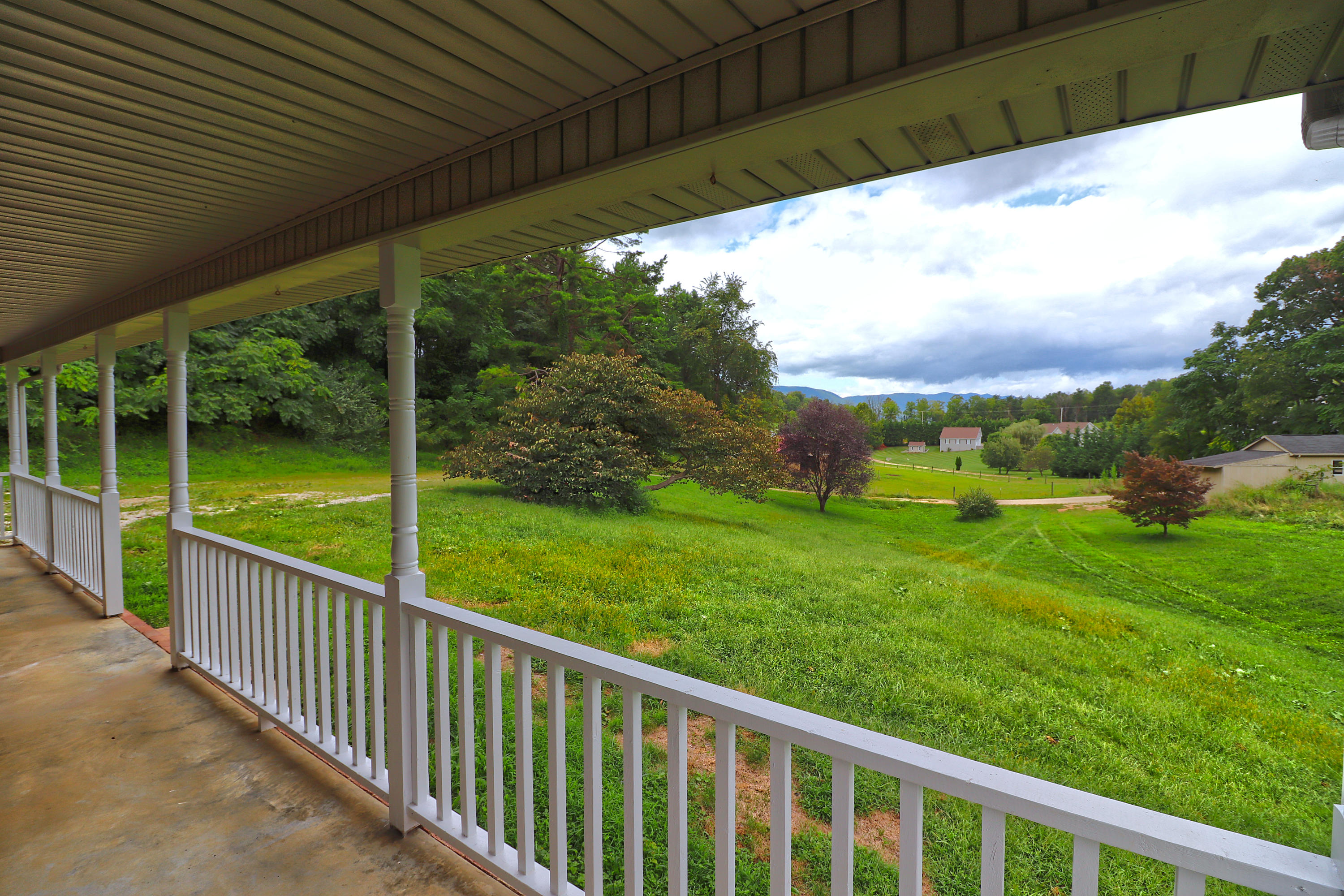 2271 Country Club Road Troutville, VA 24175 - Photo 7 of 28 7 Porch