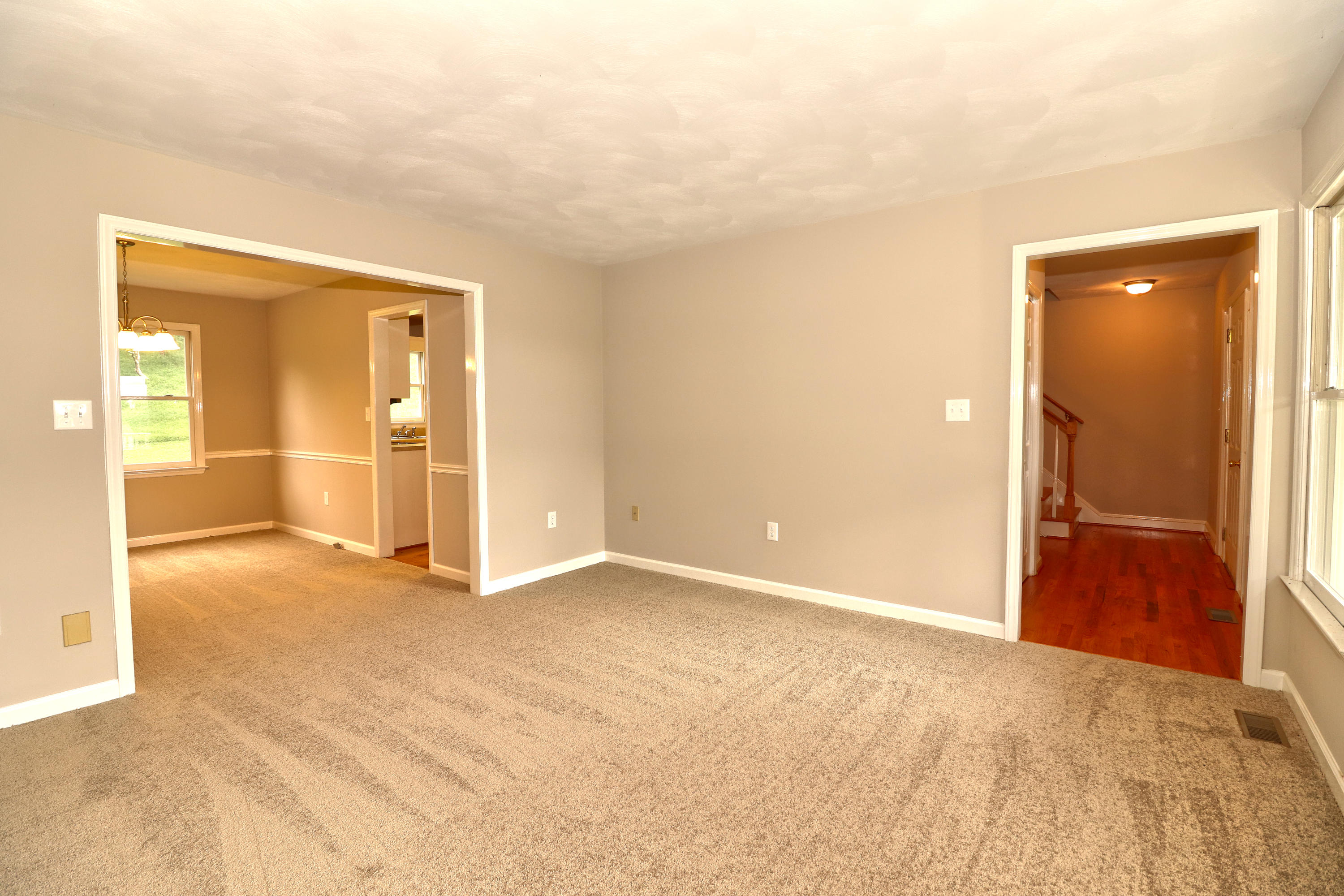 2271 Country Club Road Troutville, VA 24175 - Photo 10 of 28 10 Liv 2