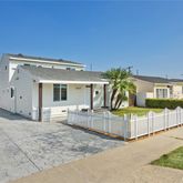 a view of a house with backyard