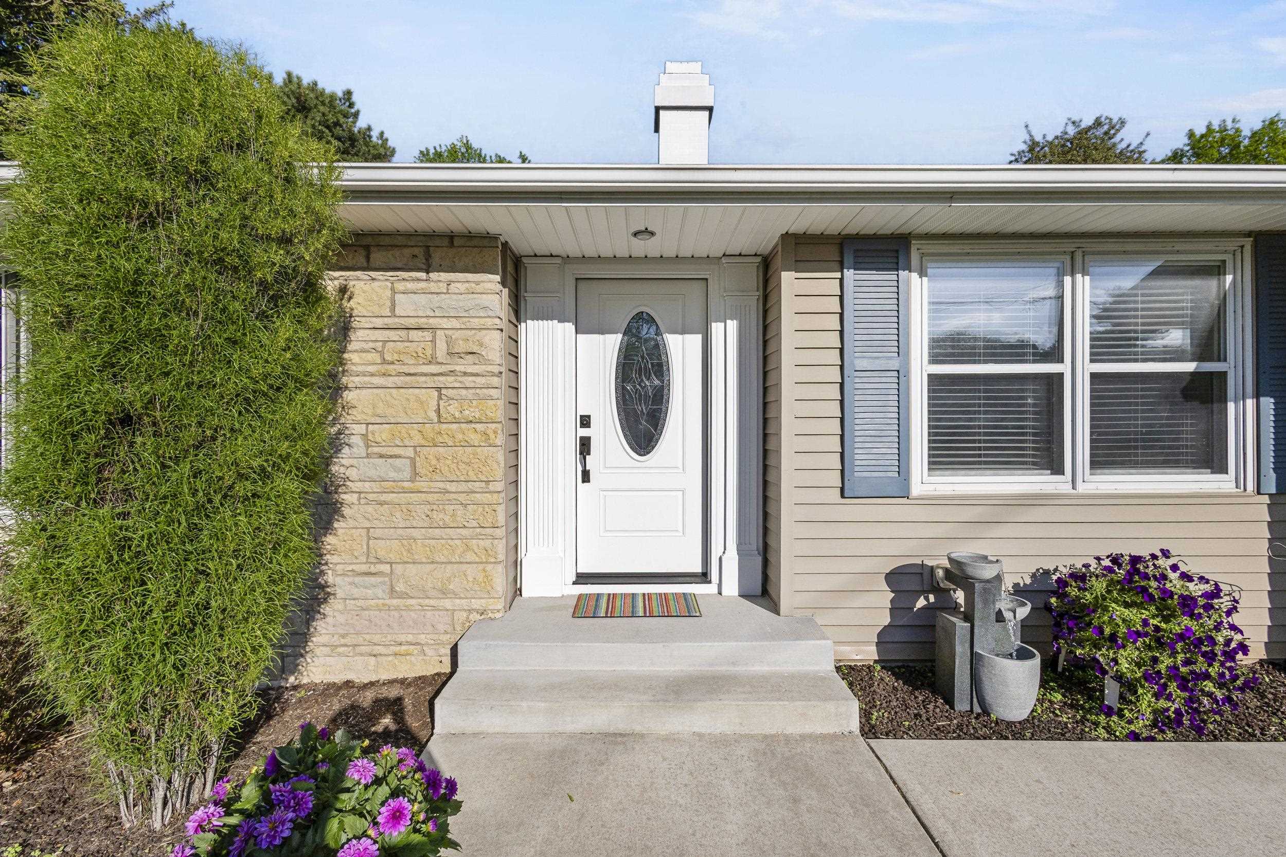 2663 Timber Lane Green Bay, WI 54313 - Photo 4 of 65