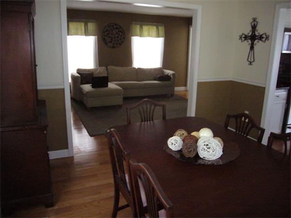 32 Stonegate Road Chelmsford, MA 01824 - Photo 9 of 20 a living room with furniture and a table