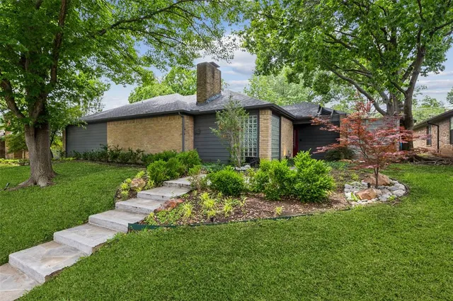 $849,000 | 7221 Pleasant View Drive, Dallas, TX 75231