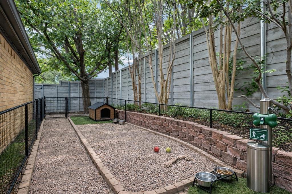 7221 Pleasant View Drive Dallas, TX 75231 - Photo 31 of 37 Virtually Staged to show a dog run or larger side yard