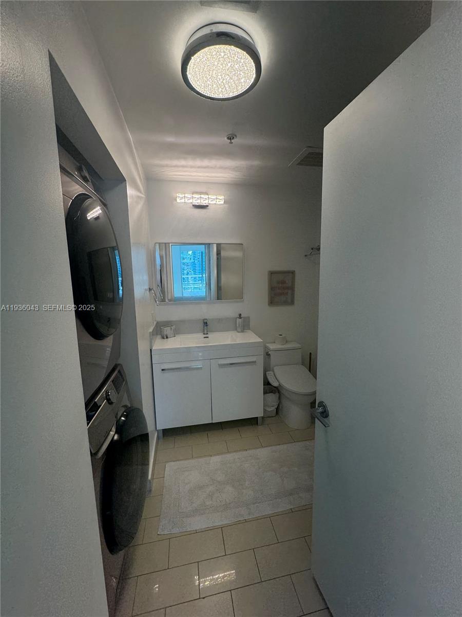 1111 Southwest 1st Street, Unit 2616 Miami, FL 33130 - Photo 14 of 27 a bathroom with a sink a toilet and mirror