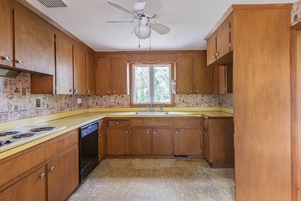 45 Norfolk Road Braintree, MA 02184 - Photo 7 of 39 Gallery Image 7