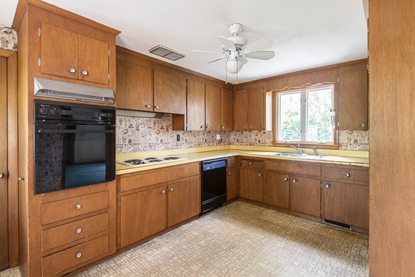 45 Norfolk Road Braintree, MA 02184 - Photo 8 of 39 Gallery Image 8