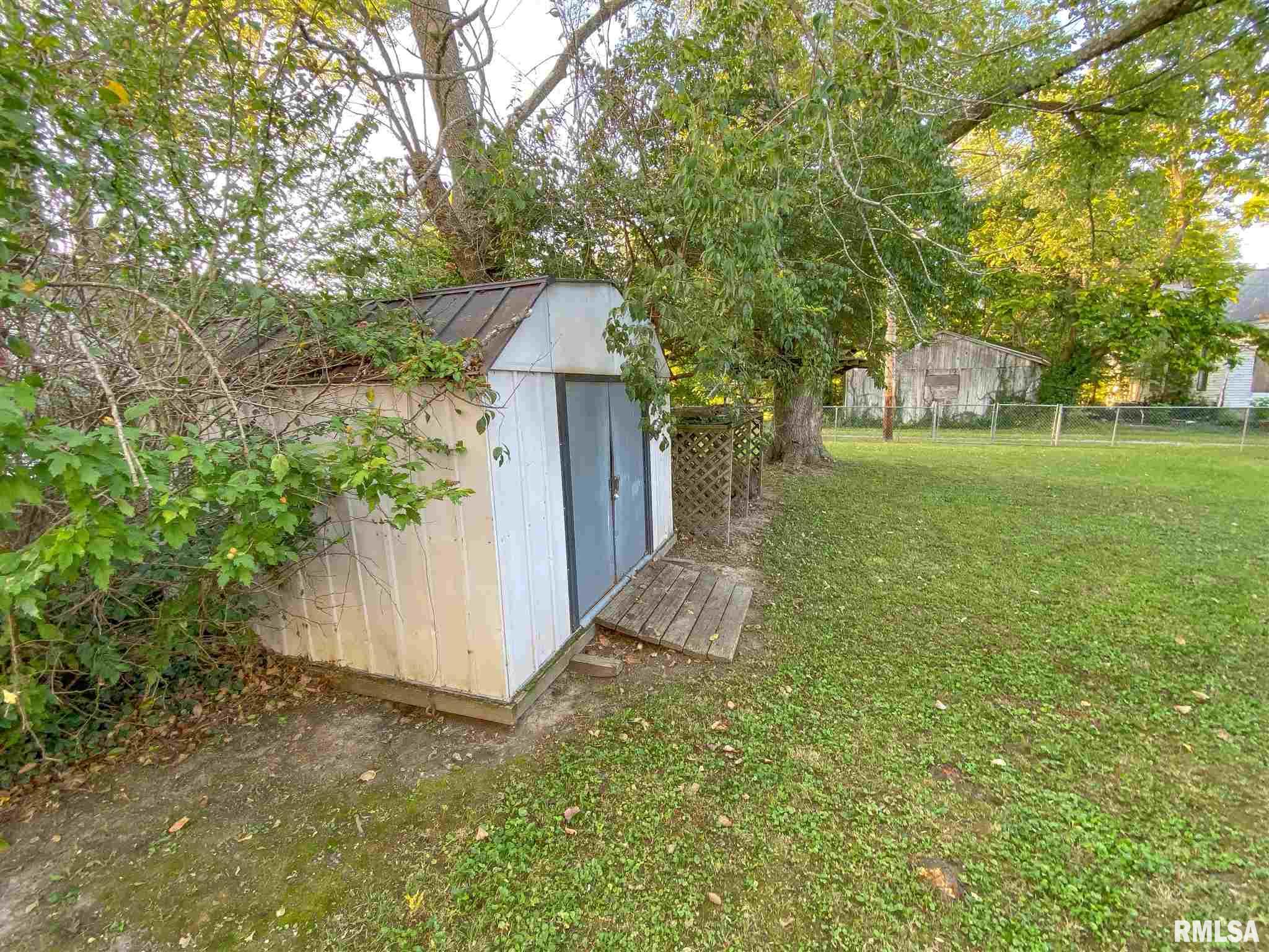 210 West 7th Street Flora, IL 62839 - Photo 12 of 49 Gallery Image 12