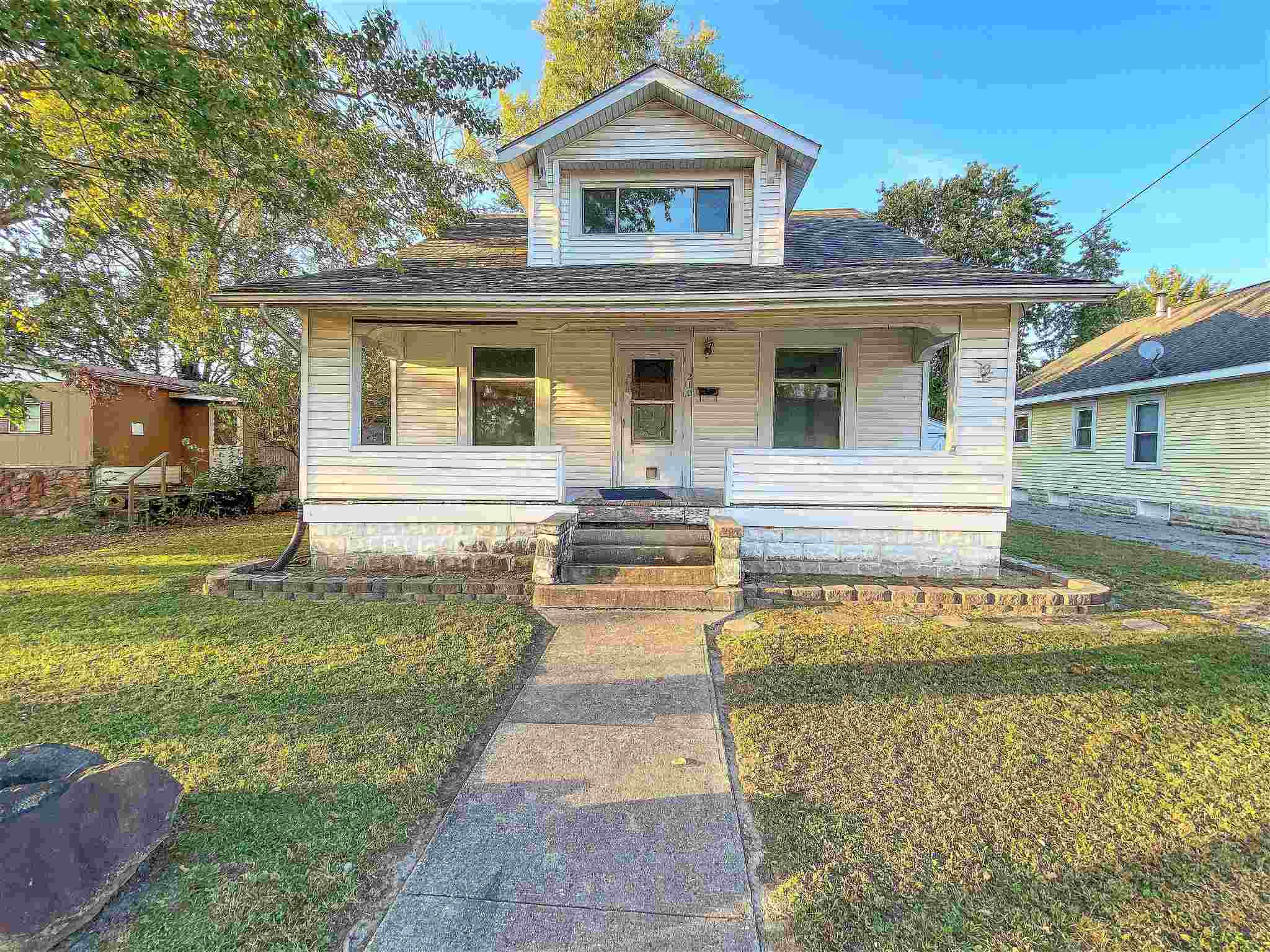 210 West 7th Street Flora, IL 62839 - Photo 2 of 49 Gallery Image 2