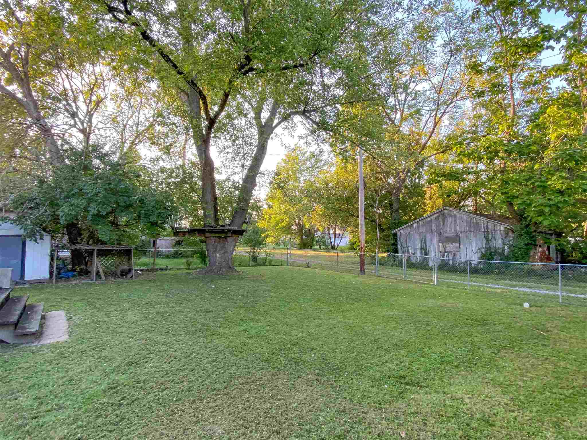 210 West 7th Street Flora, IL 62839 - Photo 5 of 49 Gallery Image 5
