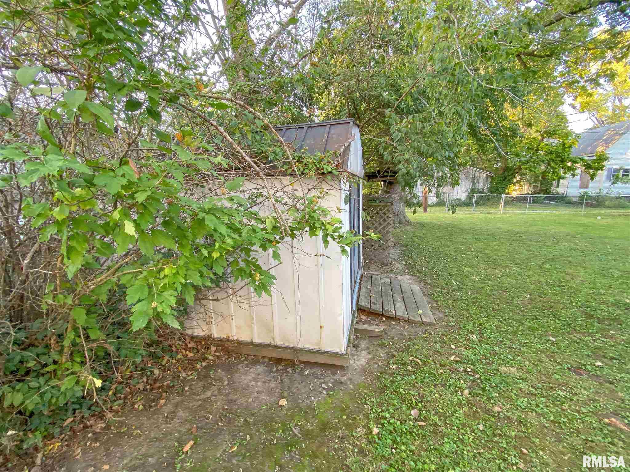 210 West 7th Street Flora, IL 62839 - Photo 9 of 49 Gallery Image 9