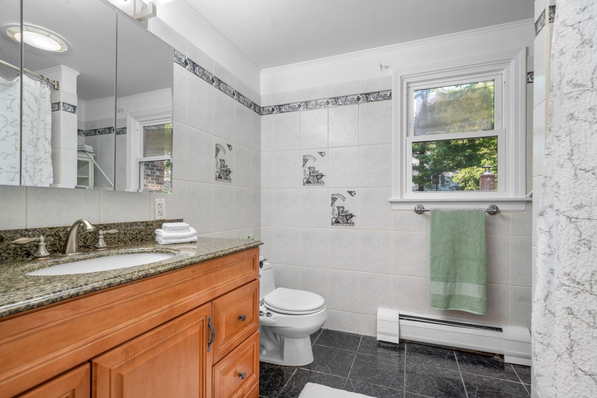 23 Mid. Dunstable Road Nashua, NH 03062 - Photo 25 of 48