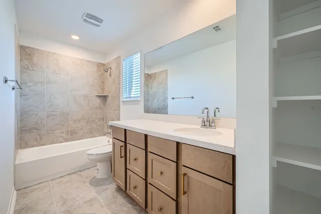 $2,250 | 14005 Edna Maxine Walk, Del Valle, TX 78617