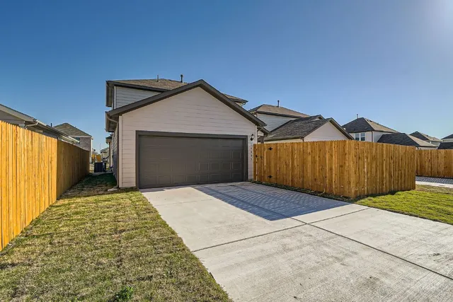 $2,300 | 14005 Edna Maxine Walk, Del Valle, TX 78617