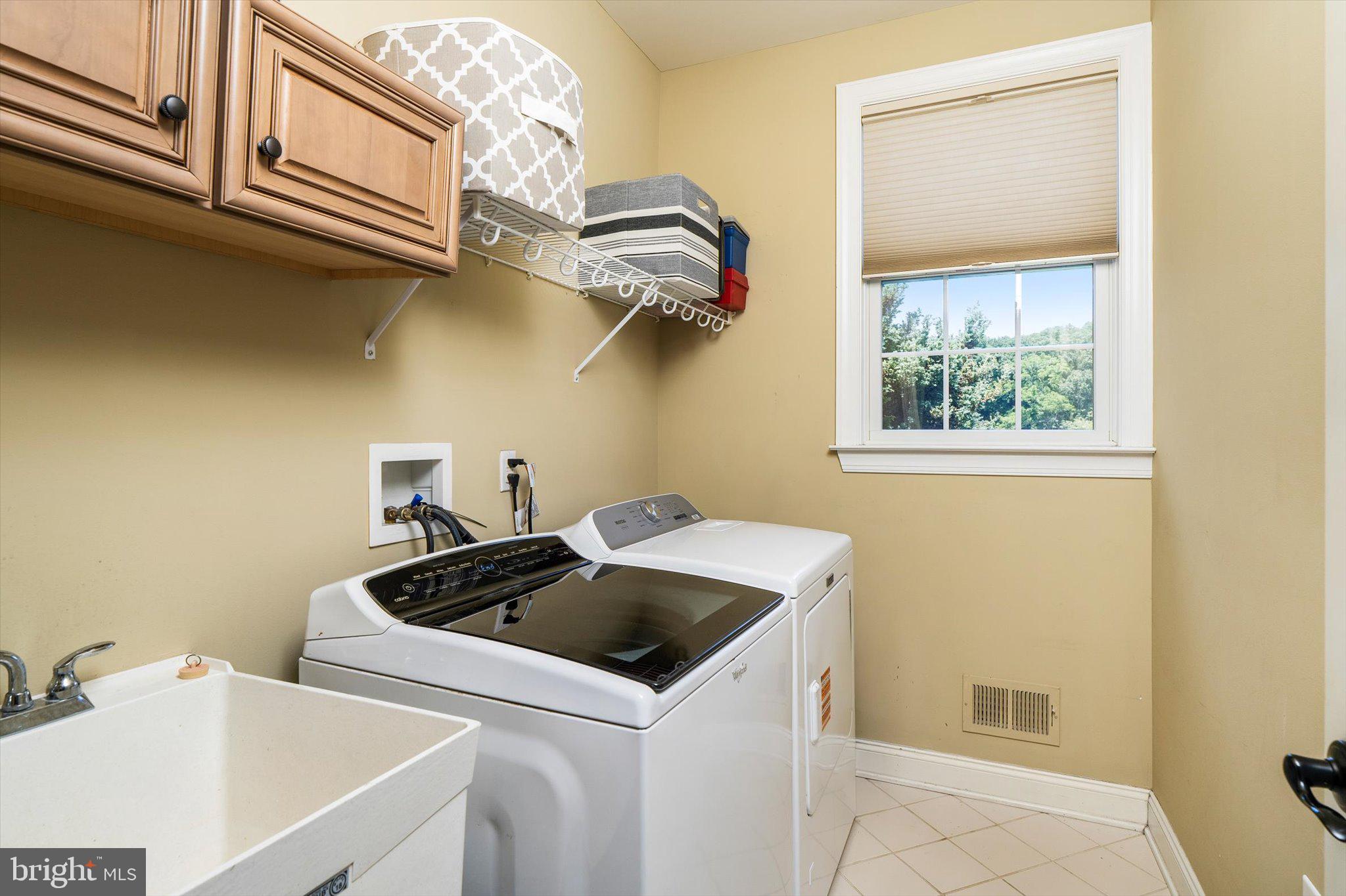 25 Weathervane Circle Cream Ridge, NJ 08514 - Photo 36 of 91 a utility room with dryer and washer