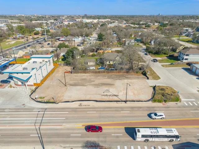 $599,900 | 3209-3213 South College Avenue, Bryan, TX 77801