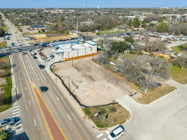 $599,900 | 3209-3213 South College Avenue, Bryan, TX 77801