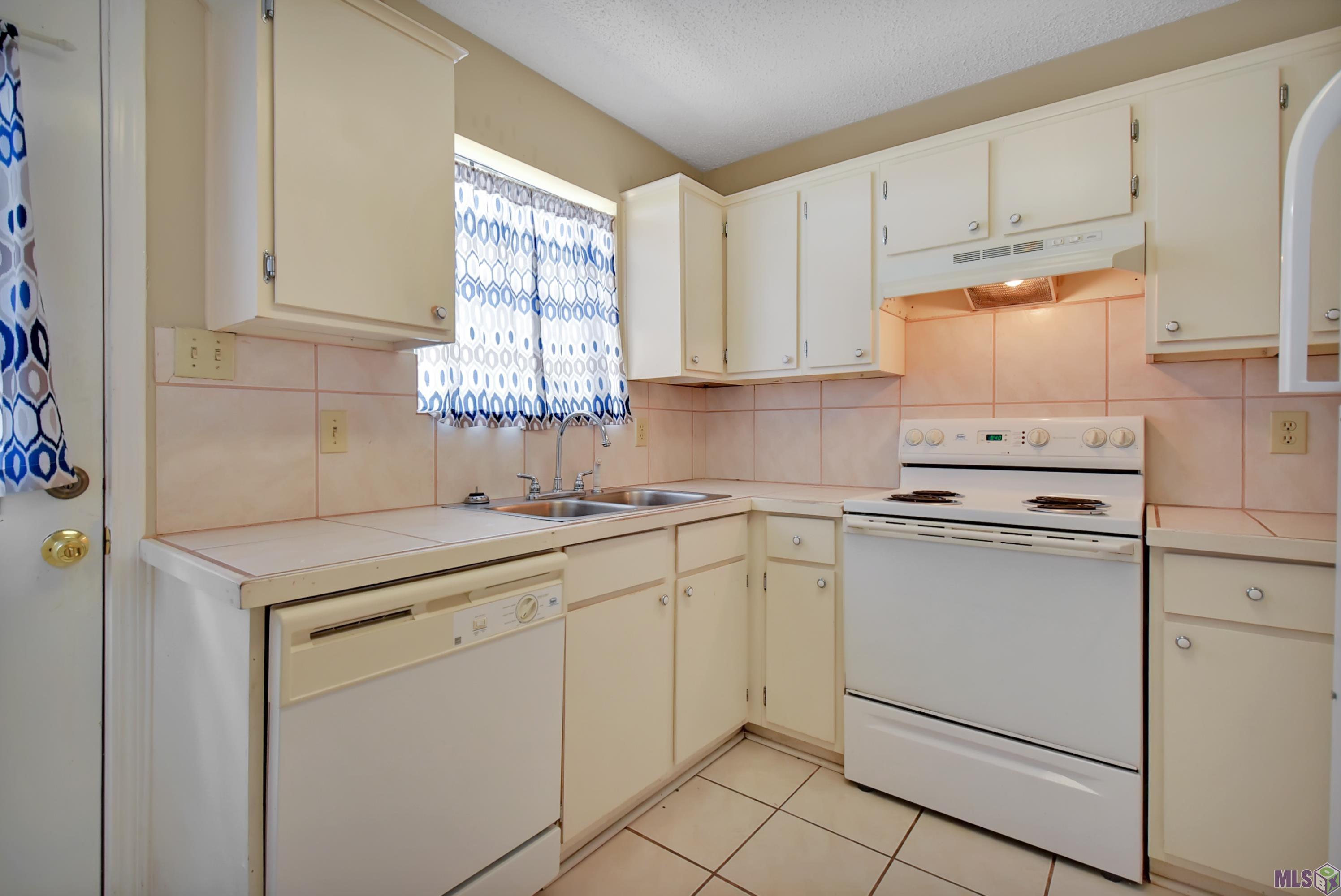 2628 South Roth Avenue, Unit B Gonzales, LA 70737 - Photo 5 of 12 Gallery Image 5
