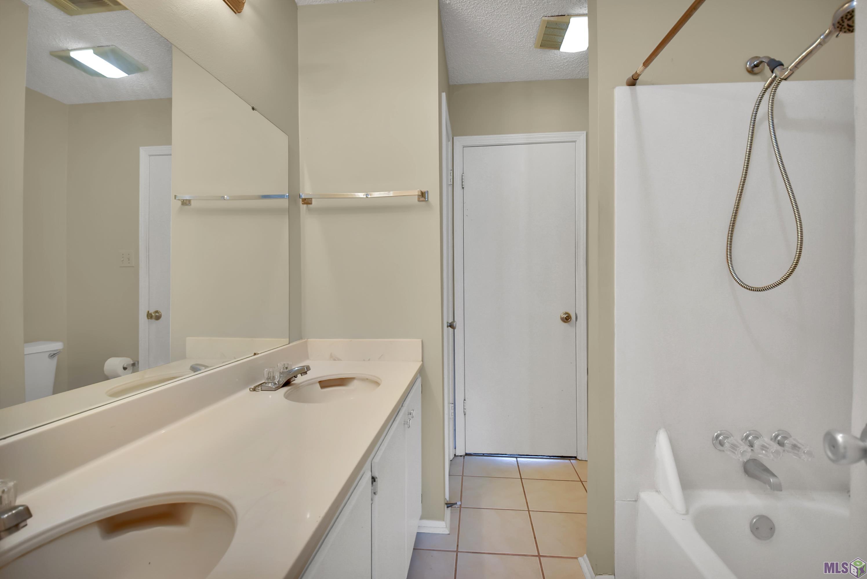 2628 South Roth Avenue, Unit B Gonzales, LA 70737 - Photo 8 of 12 Gallery Image 8