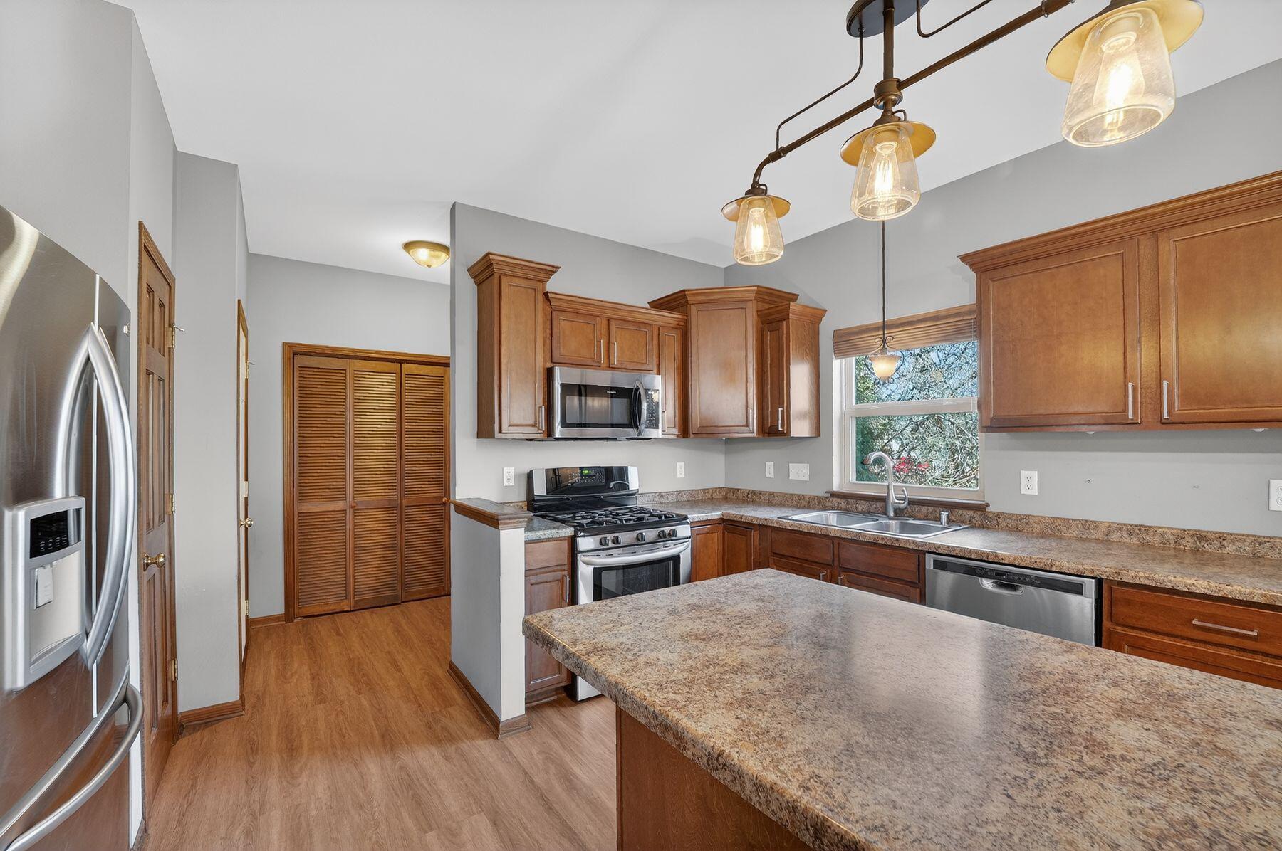 4226 West Willow Way Milwaukee, WI 53221 - Photo 8 of 30 Kitchen