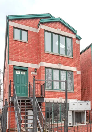 $2,550 | 2413 West Taylor Street, Unit 2, Chicago, IL 60612