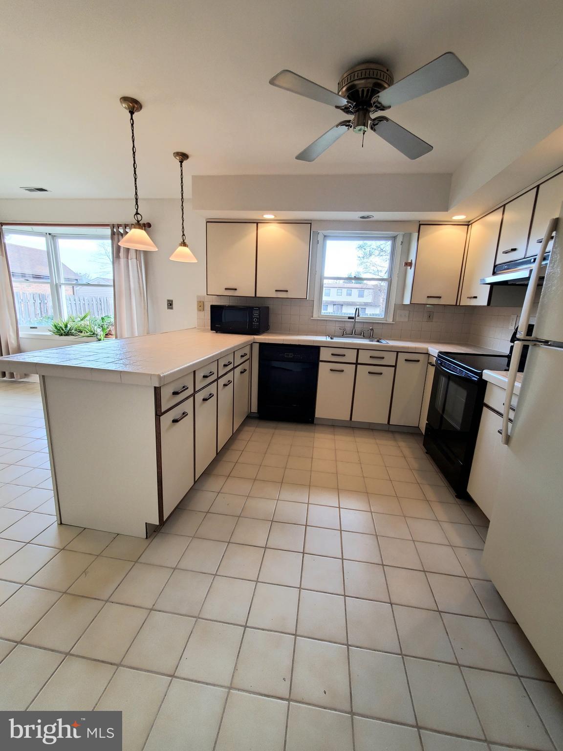 828 Cliff Road Bensalem, PA 19020 - Photo 7 of 33 Gallery Image 7