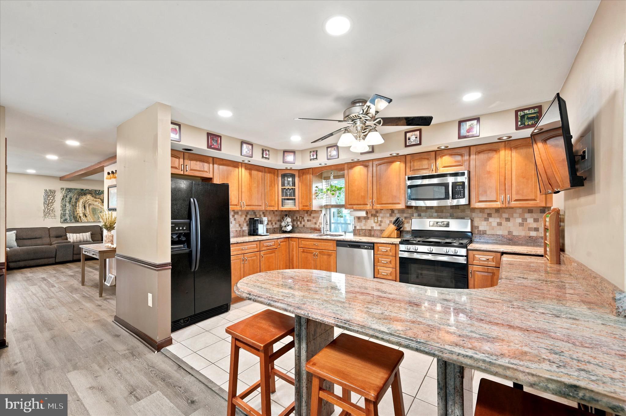 747 Surrey Road Aldan, PA 19018 - Photo 8 of 25 Kitchen