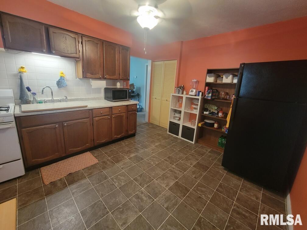 3321 Rita Avenue Springfield, IL 62703 - Photo 3 of 29