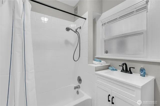 $2,395 | 3825 South 12th Street, Tacoma, WA 98405