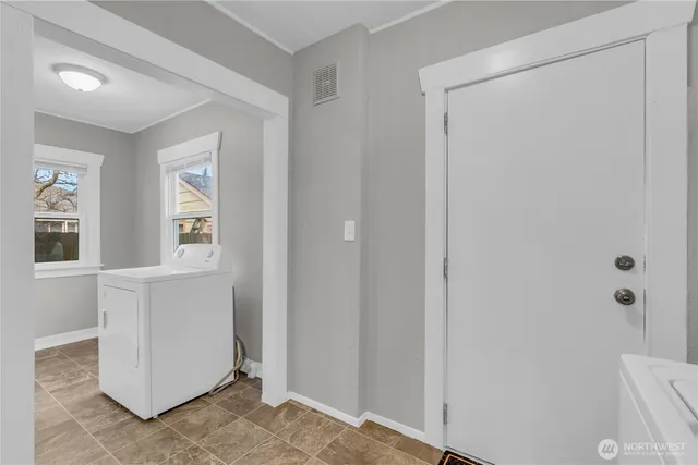 $2,395 | 3825 South 12th Street, Tacoma, WA 98405