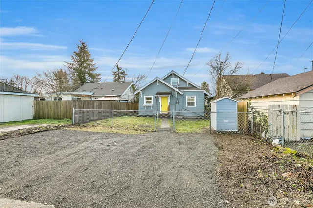 $2,395 | 3825 South 12th Street, Tacoma, WA 98405