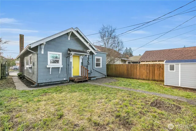 $2,395 | 3825 South 12th Street, Tacoma, WA 98405