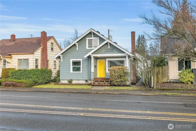 $2,395 | 3825 South 12th Street, Tacoma, WA 98405