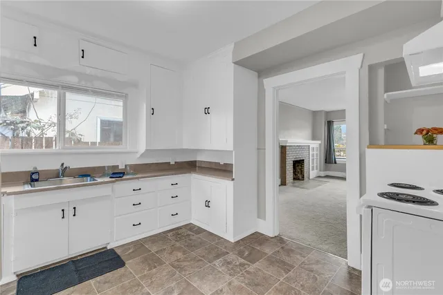 $2,395 | 3825 South 12th Street, Tacoma, WA 98405