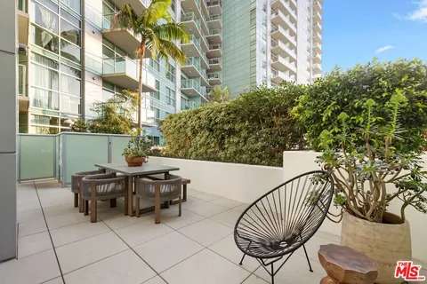 $899,000 | 13700 Marina Pointe Drive, Unit 314, Marina del Rey, CA 90292
